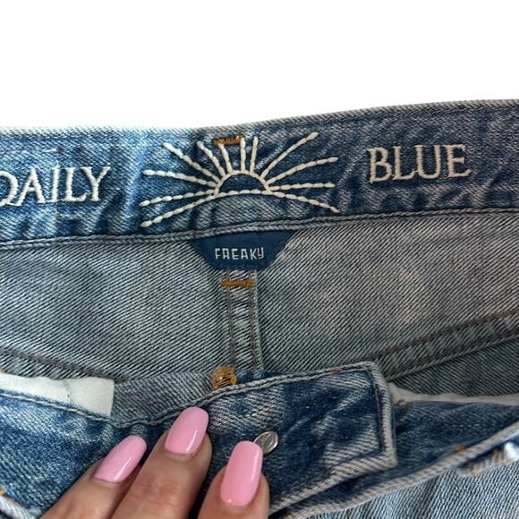 NWT $329 DAILY BLUE by ADRIANO GOLDSCHMIED denim shorts FREAKY 24 - Picture 8 of 12